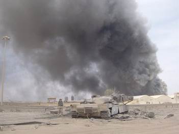 Подбитая американская техника в Ираке (22 фотографии)